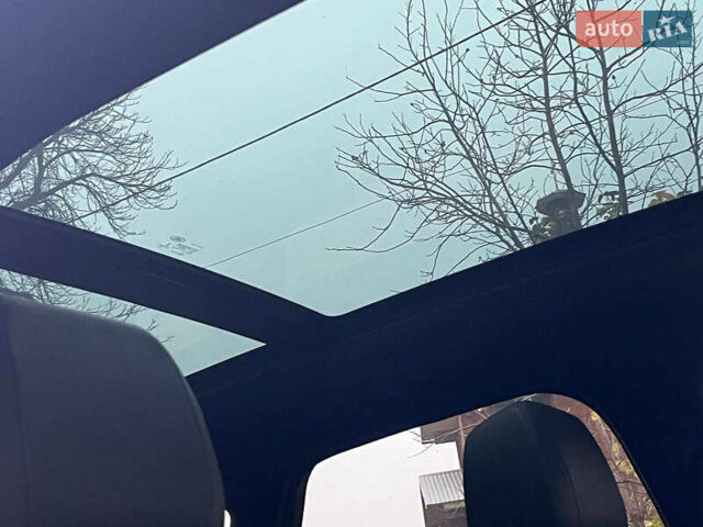 Белый Ягуар Ф-Пейс, объемом двигателя 2 л и пробегом 80 тыс. км за 25990 $, фото 24 на Automoto.ua