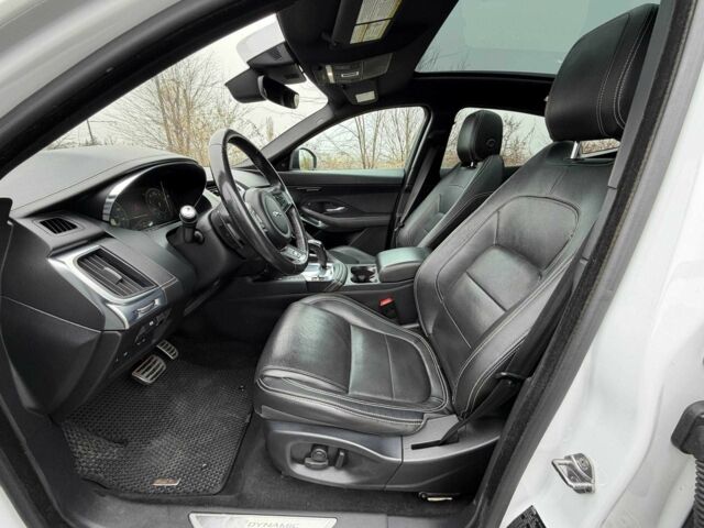 Белый Ягуар Ф-Пейс, объемом двигателя 2 л и пробегом 120 тыс. км за 25500 $, фото 10 на Automoto.ua