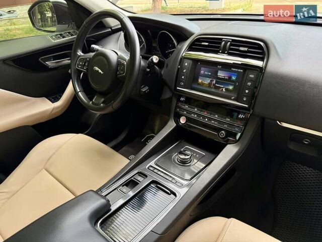 Ягуар Ф-Пейс 2018 у Дніпро (Дніпропетровську) на Automoto.ua Білий Ягуар Ф-Пейс, об'ємом двигуна 2 л та пробігом 140 тис. км за 21500 $, фото 34 на Automoto.ua