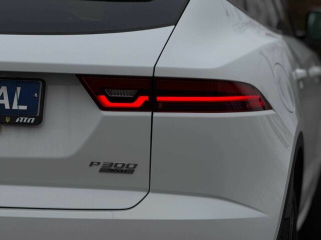 Белый Ягуар Ф-Пейс, объемом двигателя 2 л и пробегом 120 тыс. км за 25500 $, фото 9 на Automoto.ua