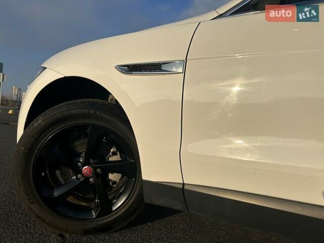Білий Ягуар Ф-Пейс, об'ємом двигуна 2 л та пробігом 78 тис. км за 34200 $, фото 9 на Automoto.ua