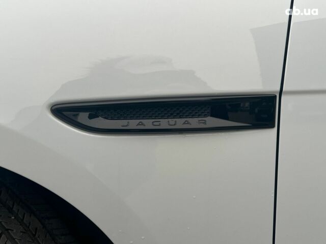 Белый Ягуар Ф-Пейс, объемом двигателя 2 л и пробегом 129 тыс. км за 25590 $, фото 5 на Automoto.ua