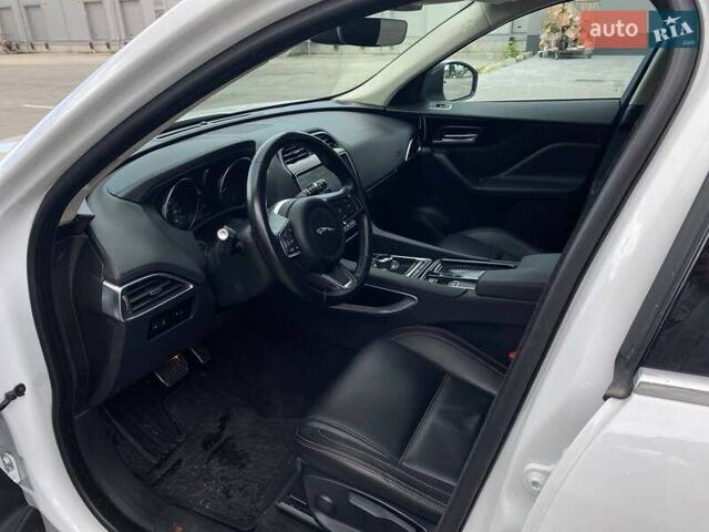 Ягуар Ф-Пейс 2018 у Києві на Automoto.ua Білий Ягуар Ф-Пейс, об'ємом двигуна 2 л та пробігом 121 тис. км за 23990 $, фото 15 на Automoto.ua