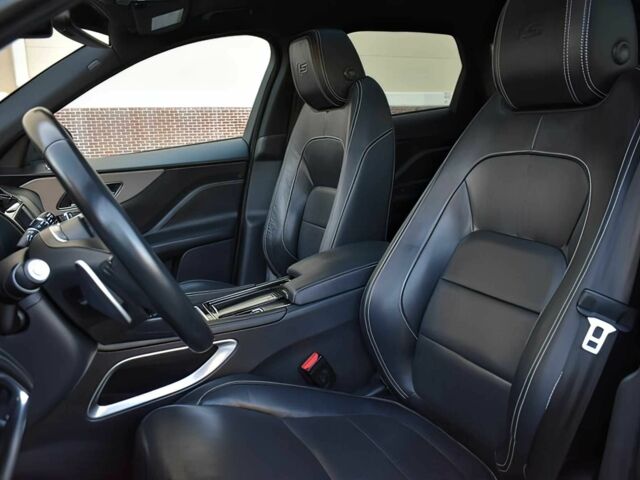 Белый Ягуар Ф-Пейс, объемом двигателя 3 л и пробегом 50 тыс. км за 10000 $, фото 8 на Automoto.ua