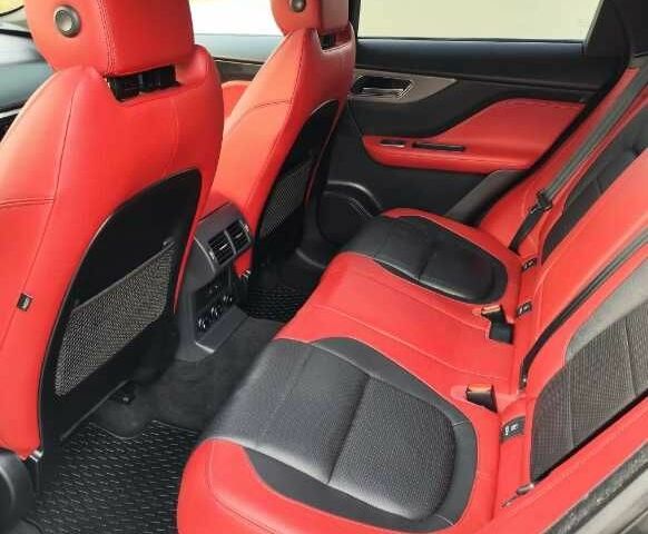 Білий Ягуар Ф-Пейс, об'ємом двигуна 3 л та пробігом 37 тис. км за 23800 $, фото 12 на Automoto.ua