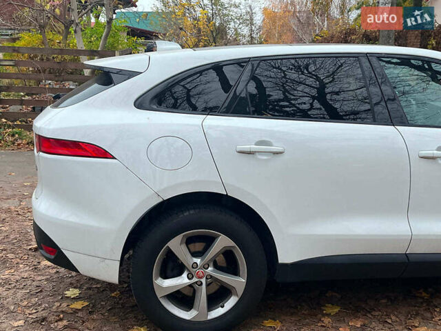 Белый Ягуар Ф-Пейс, объемом двигателя 2 л и пробегом 80 тыс. км за 25990 $, фото 14 на Automoto.ua