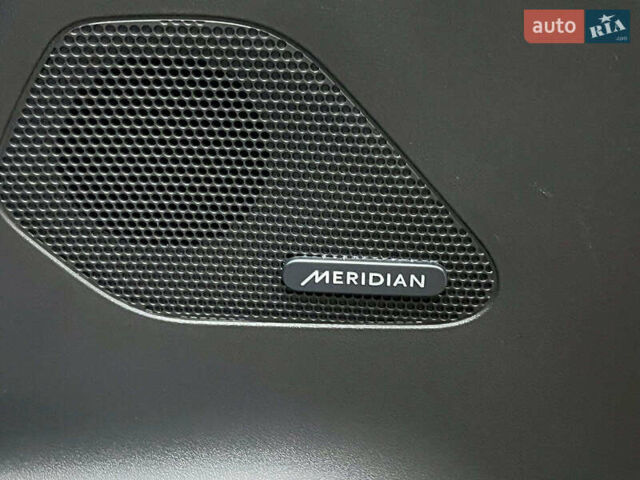 Белый Ягуар Ф-Пейс, объемом двигателя 2 л и пробегом 80 тыс. км за 25990 $, фото 18 на Automoto.ua