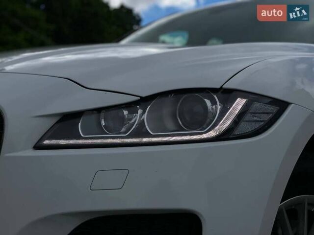 Білий Ягуар Ф-Пейс, об'ємом двигуна 2 л та пробігом 121 тис. км за 23490 $, фото 3 на Automoto.ua