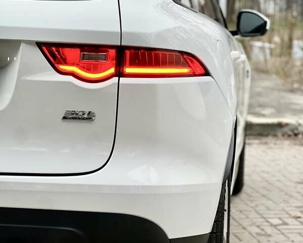 Белый Ягуар Ф-Пейс, объемом двигателя 3 л и пробегом 140 тыс. км за 21500 $, фото 14 на Automoto.ua