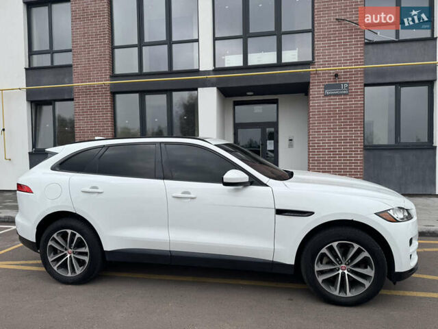 Білий Ягуар Ф-Пейс, об'ємом двигуна 2 л та пробігом 109 тис. км за 26500 $, фото 3 на Automoto.ua