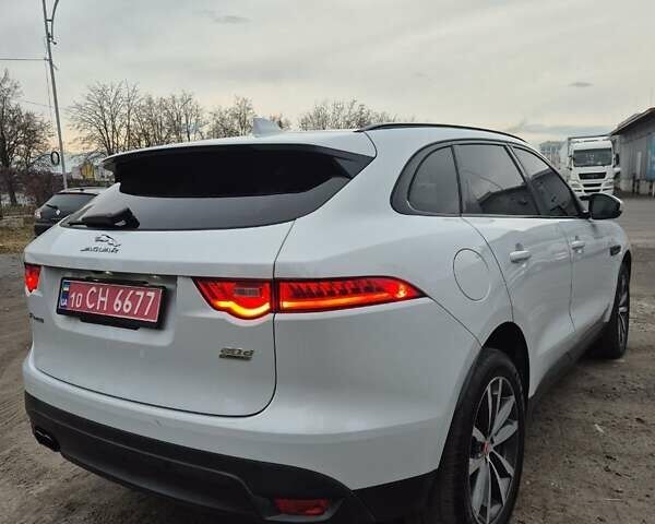 Белый Ягуар Ф-Пейс, объемом двигателя 2 л и пробегом 129 тыс. км за 25400 $, фото 3 на Automoto.ua