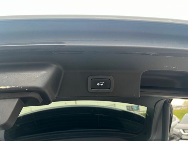 Белый Ягуар Ф-Пейс, объемом двигателя 2 л и пробегом 129 тыс. км за 25590 $, фото 36 на Automoto.ua