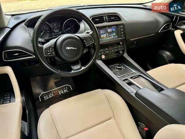 Ягуар Ф-Пейс 2018 у Дніпро (Дніпропетровську) на Automoto.ua Білий Ягуар Ф-Пейс, об'ємом двигуна 2 л та пробігом 140 тис. км за 21500 $, фото 25 на Automoto.ua