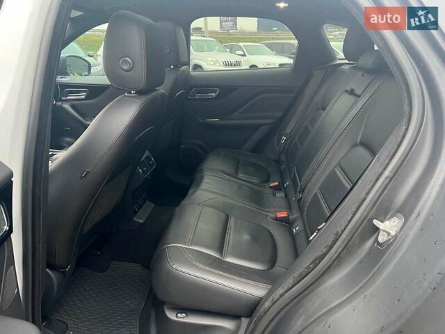 Белый Ягуар Ф-Пейс, объемом двигателя 2 л и пробегом 129 тыс. км за 25590 $, фото 32 на Automoto.ua