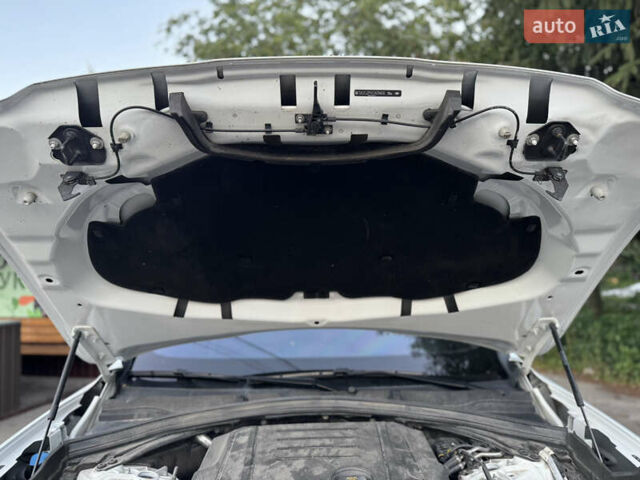 Білий Ягуар Ф-Пейс, об'ємом двигуна 2 л та пробігом 109 тис. км за 24999 $, фото 3 на Automoto.ua