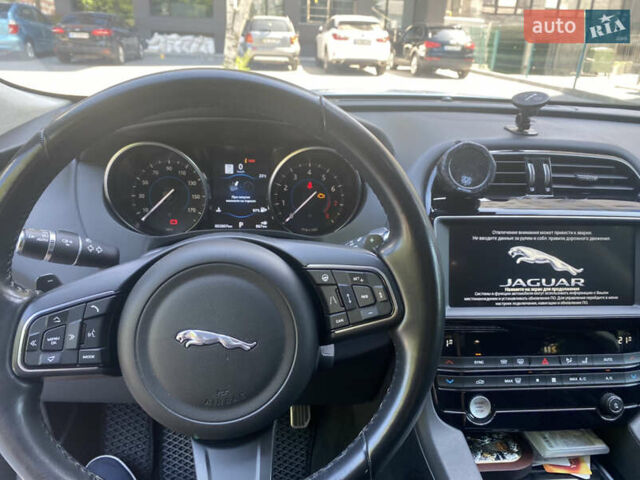 Белый Ягуар Ф-Пейс, объемом двигателя 2 л и пробегом 56 тыс. км за 30000 $, фото 8 на Automoto.ua