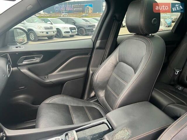 Белый Ягуар Ф-Пейс, объемом двигателя 2 л и пробегом 129 тыс. км за 25590 $, фото 22 на Automoto.ua