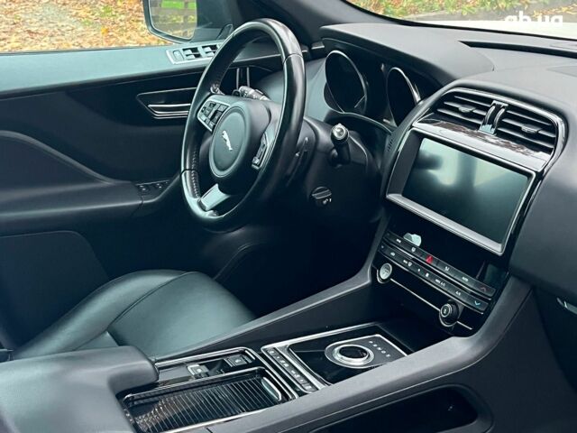 Белый Ягуар Ф-Пейс, объемом двигателя 2 л и пробегом 80 тыс. км за 25990 $, фото 17 на Automoto.ua