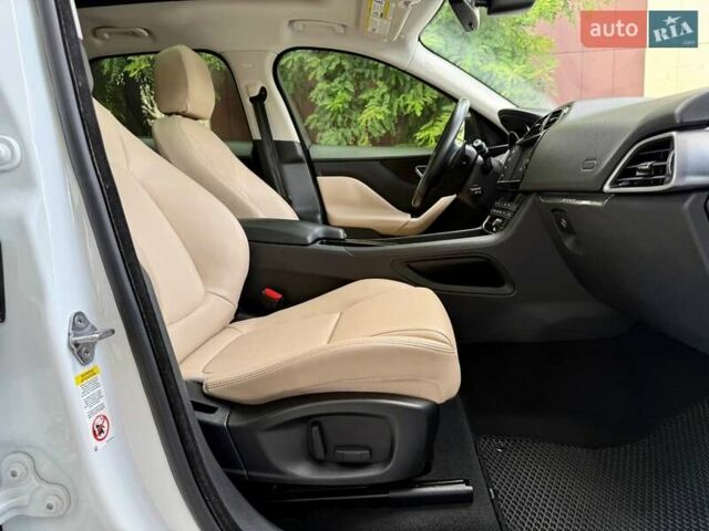 Ягуар Ф-Пейс 2018 у Дніпро (Дніпропетровську) на Automoto.ua Білий Ягуар Ф-Пейс, об'ємом двигуна 2 л та пробігом 140 тис. км за 21500 $, фото 32 на Automoto.ua