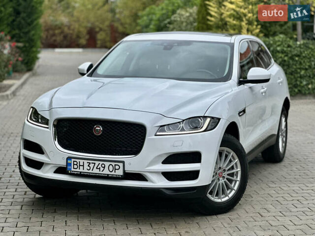 Білий Ягуар Ф-Пейс, об'ємом двигуна 2 л та пробігом 70 тис. км за 24700 $, фото 5 на Automoto.ua