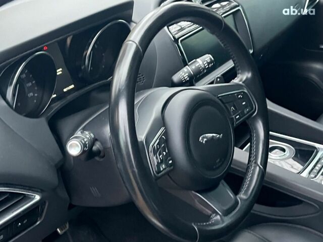 Белый Ягуар Ф-Пейс, объемом двигателя 2 л и пробегом 80 тыс. км за 25990 $, фото 33 на Automoto.ua