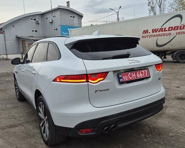 Белый Ягуар Ф-Пейс, объемом двигателя 2 л и пробегом 129 тыс. км за 25400 $, фото 2 на Automoto.ua