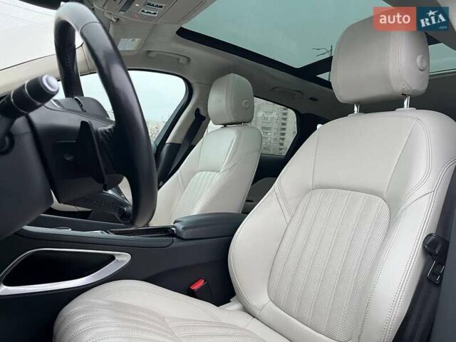 Білий Ягуар Ф-Пейс, об'ємом двигуна 3 л та пробігом 18 тис. км за 23990 $, фото 22 на Automoto.ua