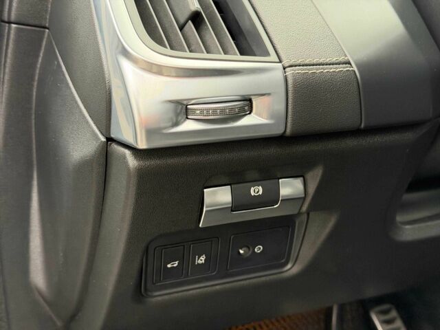 Белый Ягуар Ф-Пейс, объемом двигателя 2 л и пробегом 120 тыс. км за 25500 $, фото 16 на Automoto.ua