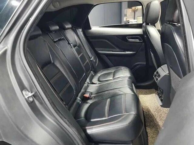 Белый Ягуар Ф-Пейс, объемом двигателя 0 л и пробегом 43 тыс. км за 15400 $, фото 9 на Automoto.ua