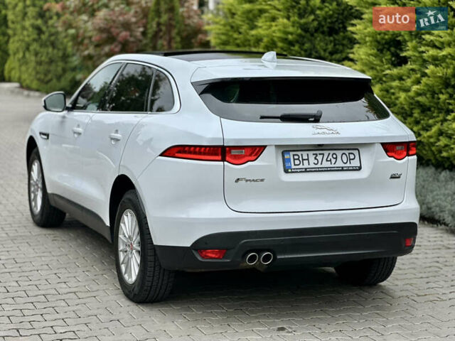 Білий Ягуар Ф-Пейс, об'ємом двигуна 2 л та пробігом 70 тис. км за 24700 $, фото 13 на Automoto.ua