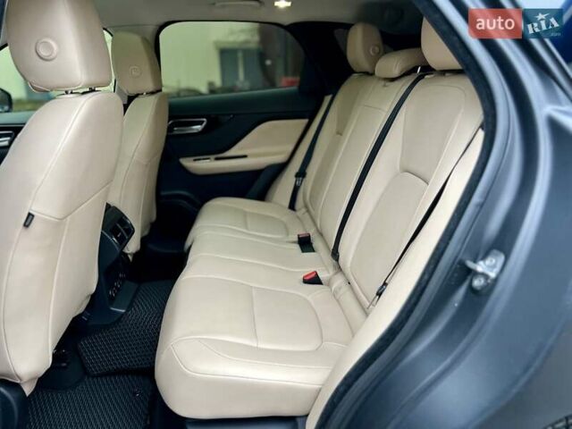 Белый Ягуар Ф-Пейс, объемом двигателя 3 л и пробегом 140 тыс. км за 21500 $, фото 28 на Automoto.ua