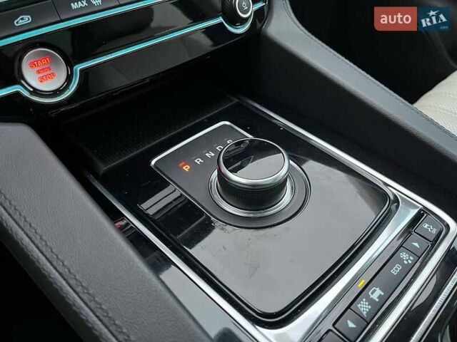 Білий Ягуар Ф-Пейс, об'ємом двигуна 3 л та пробігом 18 тис. км за 23990 $, фото 20 на Automoto.ua