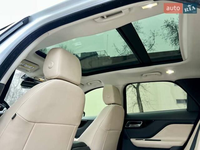 Белый Ягуар Ф-Пейс, объемом двигателя 3 л и пробегом 140 тыс. км за 21500 $, фото 33 на Automoto.ua