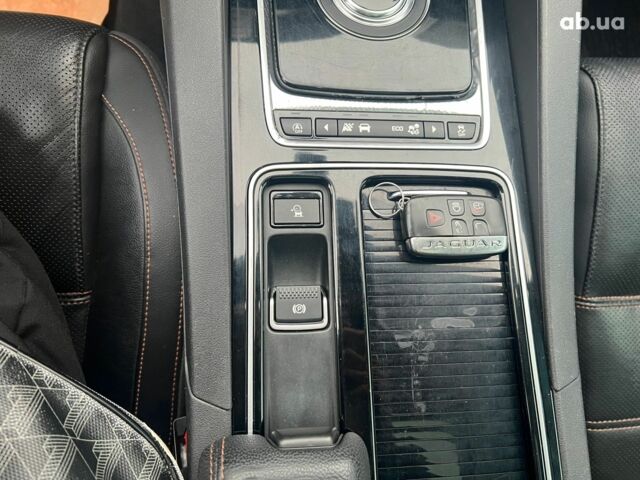 Белый Ягуар Ф-Пейс, объемом двигателя 2 л и пробегом 129 тыс. км за 25590 $, фото 31 на Automoto.ua