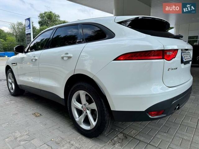 Білий Ягуар Ф-Пейс, об'ємом двигуна 2 л та пробігом 140 тис. км за 21900 $, фото 16 на Automoto.ua