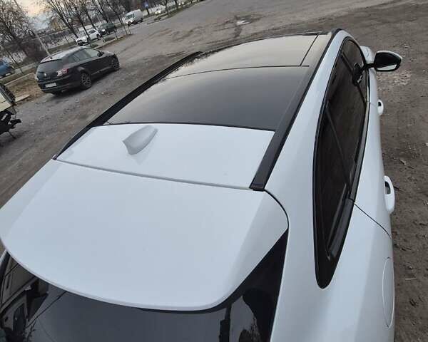 Белый Ягуар Ф-Пейс, объемом двигателя 2 л и пробегом 129 тыс. км за 25400 $, фото 7 на Automoto.ua