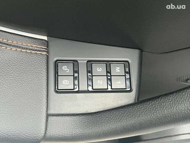 Белый Ягуар Ф-Пейс, объемом двигателя 2 л и пробегом 129 тыс. км за 25590 $, фото 18 на Automoto.ua