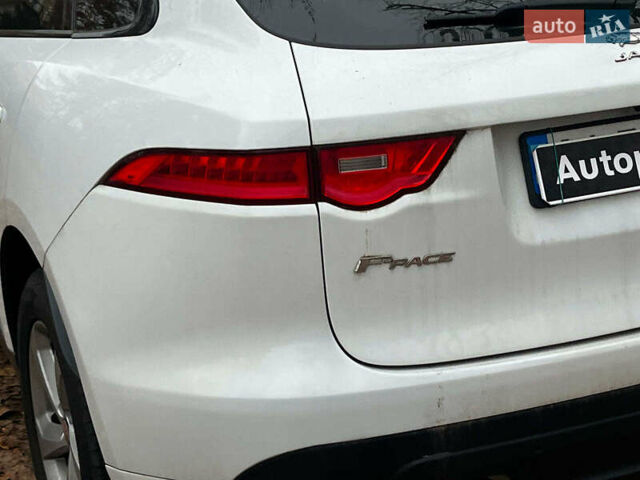 Белый Ягуар Ф-Пейс, объемом двигателя 2 л и пробегом 80 тыс. км за 25990 $, фото 9 на Automoto.ua