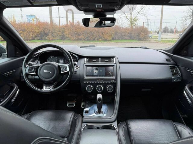 Белый Ягуар Ф-Пейс, объемом двигателя 2 л и пробегом 120 тыс. км за 25500 $, фото 20 на Automoto.ua