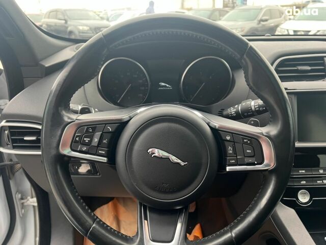 Белый Ягуар Ф-Пейс, объемом двигателя 2 л и пробегом 129 тыс. км за 25590 $, фото 26 на Automoto.ua