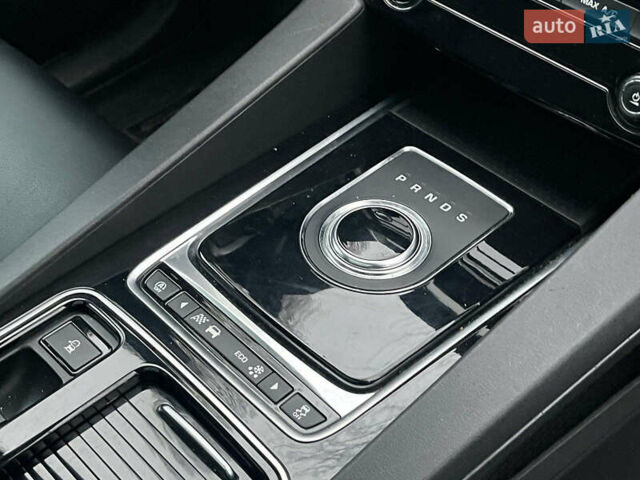 Белый Ягуар Ф-Пейс, объемом двигателя 2 л и пробегом 80 тыс. км за 25990 $, фото 20 на Automoto.ua