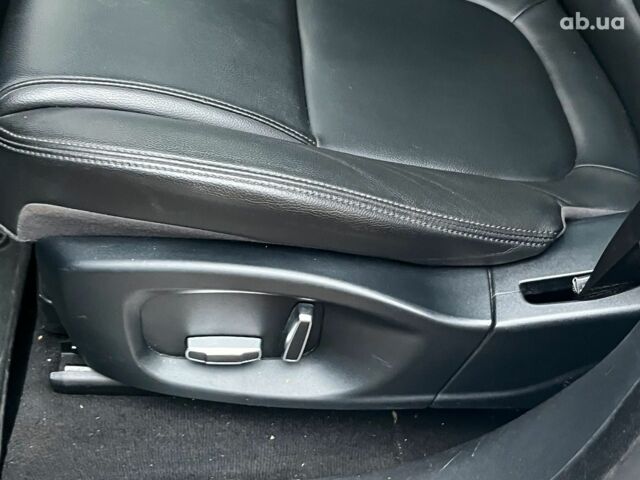 Белый Ягуар Ф-Пейс, объемом двигателя 2 л и пробегом 80 тыс. км за 25990 $, фото 34 на Automoto.ua