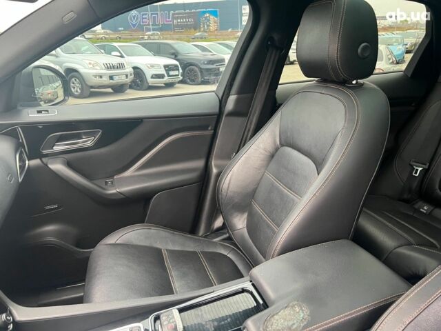 Белый Ягуар Ф-Пейс, объемом двигателя 2 л и пробегом 129 тыс. км за 25590 $, фото 22 на Automoto.ua