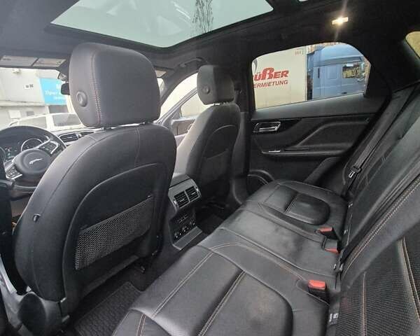 Белый Ягуар Ф-Пейс, объемом двигателя 2 л и пробегом 129 тыс. км за 25400 $, фото 23 на Automoto.ua