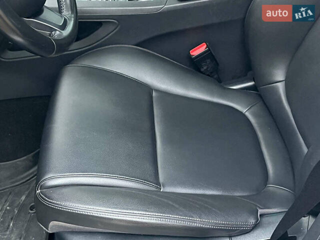 Белый Ягуар Ф-Пейс, объемом двигателя 2 л и пробегом 80 тыс. км за 25990 $, фото 35 на Automoto.ua