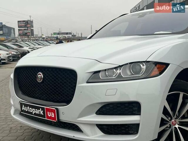 Белый Ягуар Ф-Пейс, объемом двигателя 2 л и пробегом 129 тыс. км за 25590 $, фото 3 на Automoto.ua