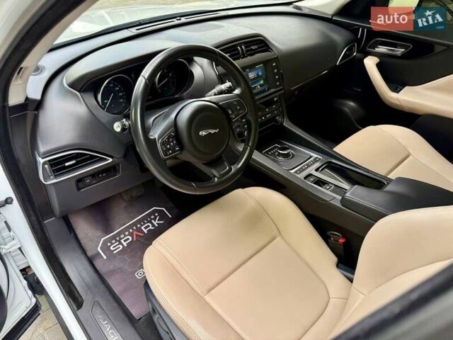 Ягуар Ф-Пейс 2018 у Дніпро (Дніпропетровську) на Automoto.ua Білий Ягуар Ф-Пейс, об'ємом двигуна 2 л та пробігом 140 тис. км за 21500 $, фото 21 на Automoto.ua