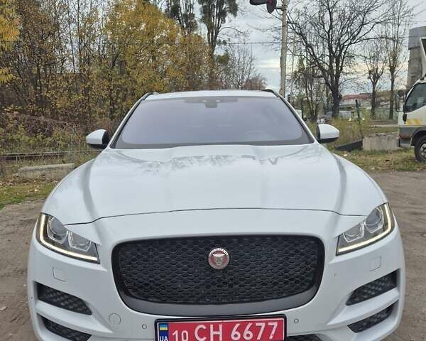 Белый Ягуар Ф-Пейс, объемом двигателя 2 л и пробегом 129 тыс. км за 25400 $, фото 6 на Automoto.ua