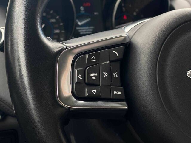 Белый Ягуар Ф-Пейс, объемом двигателя 2 л и пробегом 121 тыс. км за 23990 $, фото 17 на Automoto.ua