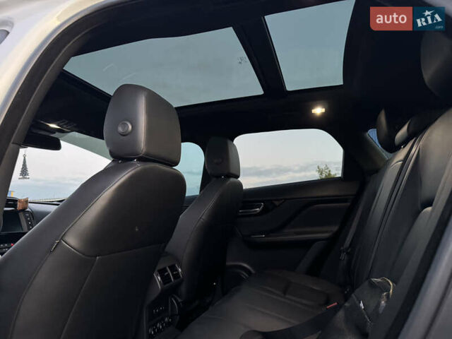 Білий Ягуар Ф-Пейс, об'ємом двигуна 2 л та пробігом 109 тис. км за 24999 $, фото 16 на Automoto.ua